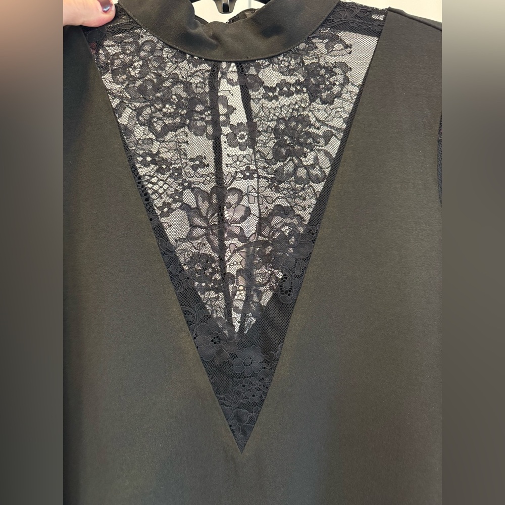 Black Lace Akira dress - Picture 2 of 4
